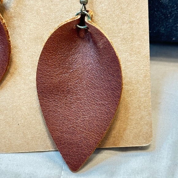2/$15 Shepherds hook pinched teardrop leather leaf dangle earrings. - Picture 6 of 8